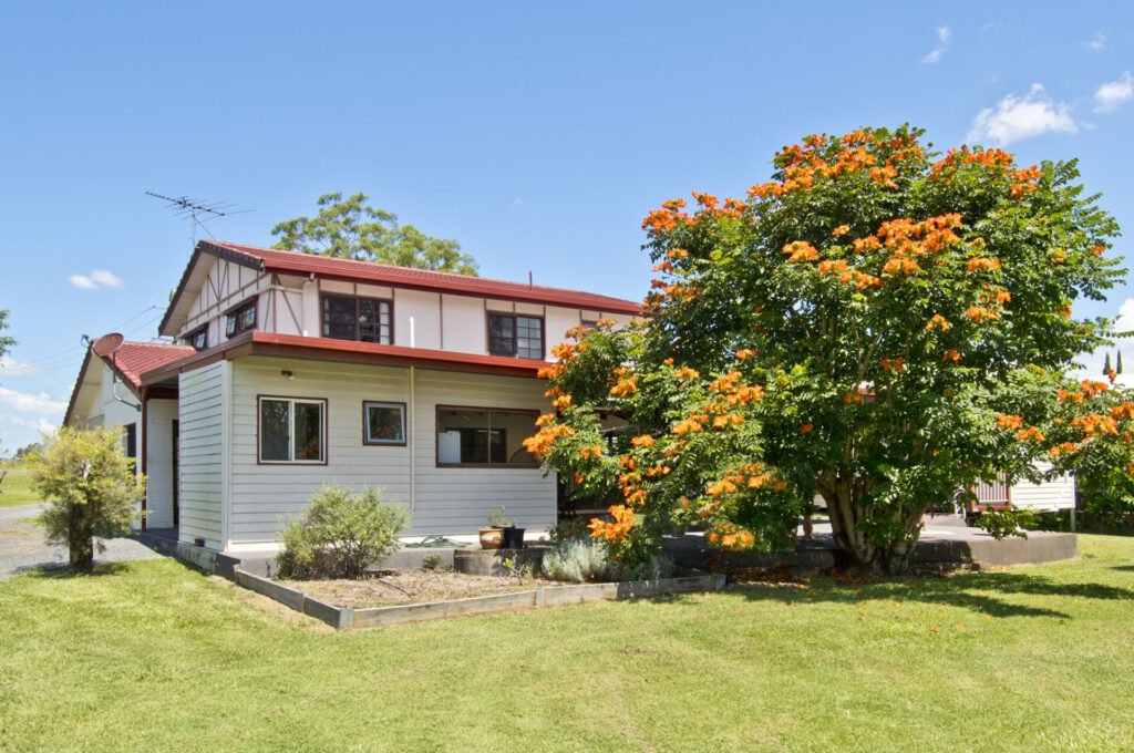 Linny, Seller property