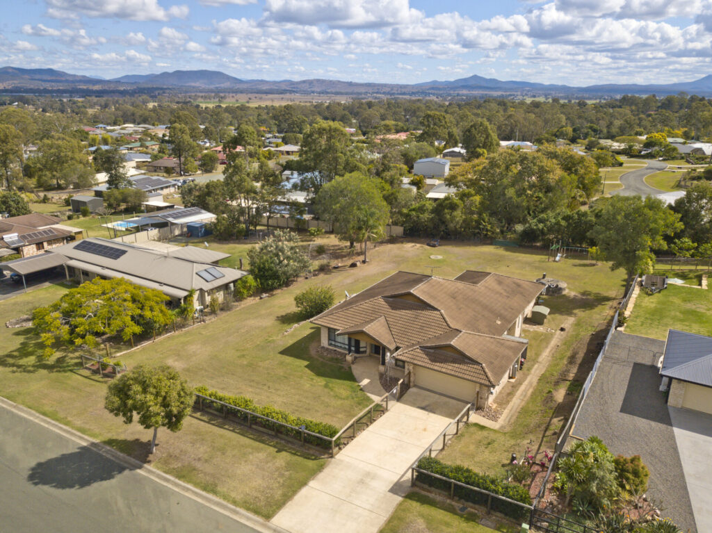 Lauren, Seller property